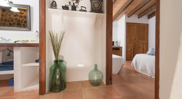 Morenell, Book Hotel  