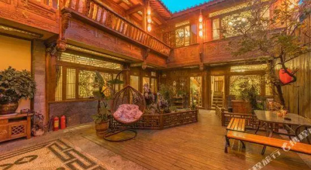 Jifeng Zhilv Inn, Забронировать Отель Лицзян Юньнань, рядом с Улица Сквер-стрит Древнего города Даянь