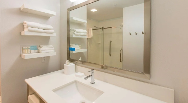 Четырёхместный номер Standard с видом на воду Hampton Inn - Palatka