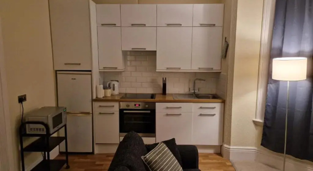 Lovely One Bed Apartment in Guildford, Забронировать Апартаменты/квартира Отели Суррей с парковкой, Парковка