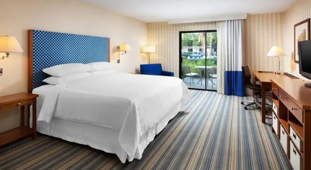 Номер Standard Four Points by Sheraton Bakersfield