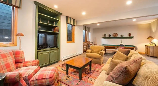 50 Dakota Park 4 Br Townhouse by RedAwning