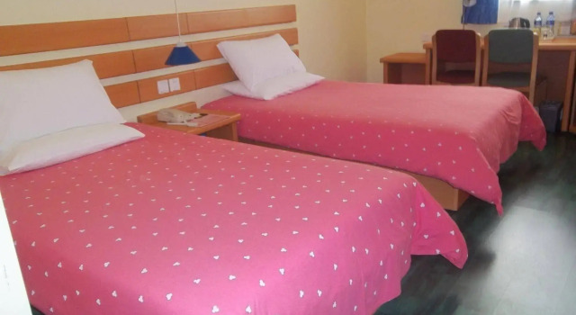 Homeinn · neo (Shenzhen Buji Street Changlong Subway Station), Rezerwuj Hotel Hotele w Shenzhen z parkingiem, Parking
