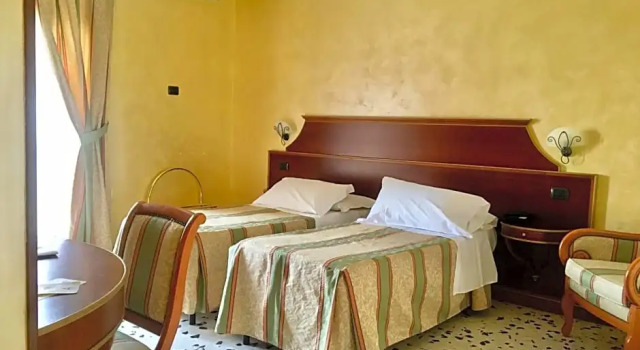 Номер Standard Hotel Astoria