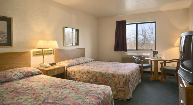Четырёхместный номер Standard Travelodge by Wyndham Hudsonville