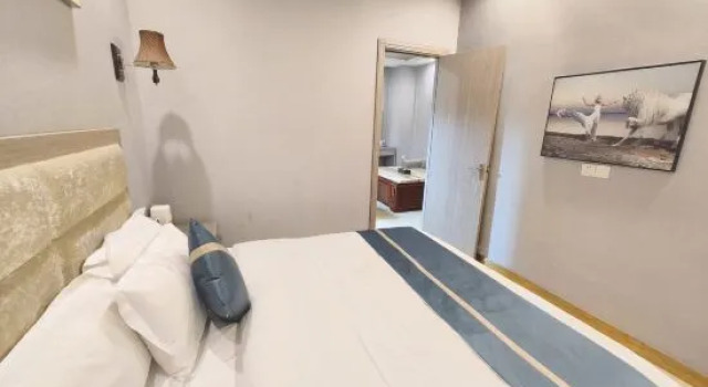 Люкс Deluxe Shenzhen Yuefeng Hotel (Bao'an Airport Xixiang Metro Station Branch)