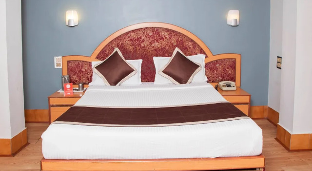 OYO 10068 Hotel Rathna