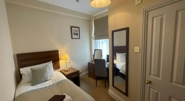 Номер Standard Weston Hotel