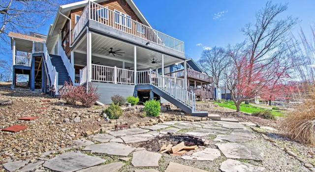 Коттедж с 5 комнатами с балконом Boat Dock, Lake-view Decks! Ozarks Reunion Retreat
