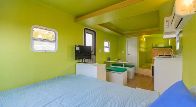 Healing Caravan - Caravan Park, Забронировать Отель Отели Кодже с парковкой, Парковка