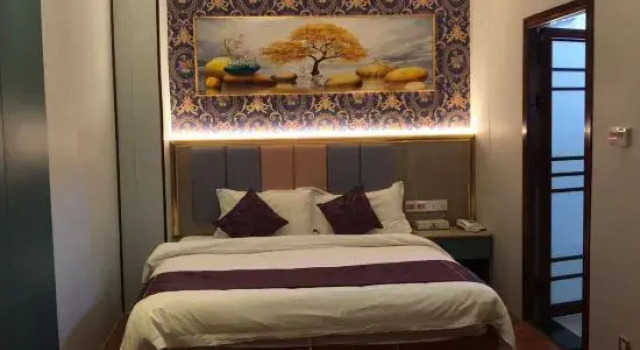 Люкс Deluxe Q+ Nanxiong Xinhewan Business Hotel