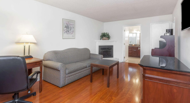 Days Inn & Suites by Wyndham Sunnyvale