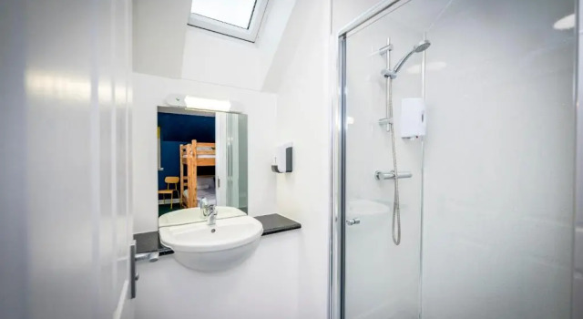 Кровать в общем номере Loch Ness Bunk Inn