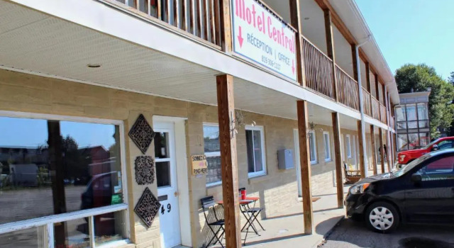 Motel Central, Rezerwuj Motel Hotele w Outaouais z parkingiem, Parking
