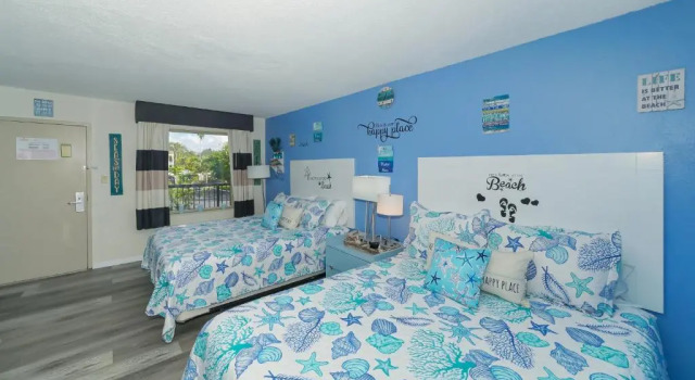 Heated Pool, Fireplace, 70" TV, Waterfront & More!, Prenota Hotel Whitfield Estates Florida