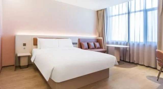 Люкс HanTing Hotel (Anyang Linzhou Luban Avenue)