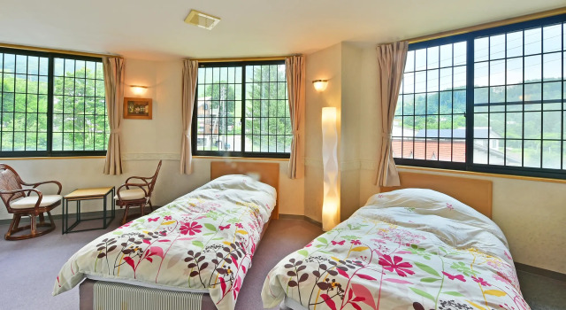 Petit Hotel Iris, Boek Hotel Otari 