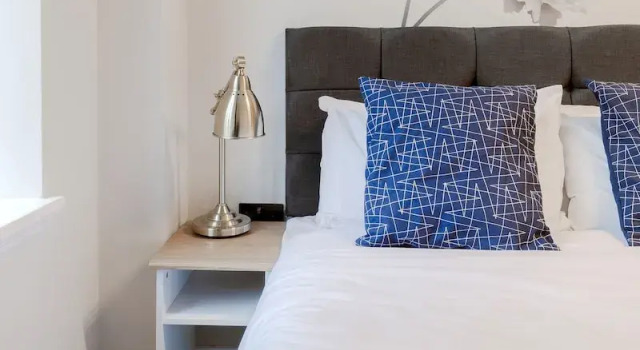 Апартаменты Deluxe Bright One Bedroom Flats