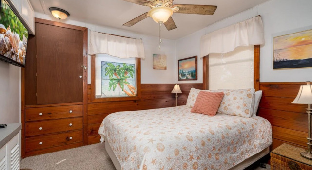 646 Estero Blvd - The Shark Shack by Coastal Vacation Properties, Забронировать Дом для отпуска Отели в центре Форт-Майерс-Бич, в центре, Парковка