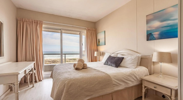 Luxury Private Beachfront 2 bedroom Dolphin Apartment, Blouberg, Cape Town, Забронировать Апартаменты/квартира Отели Cape Peninsula с бассейном, Бассейн