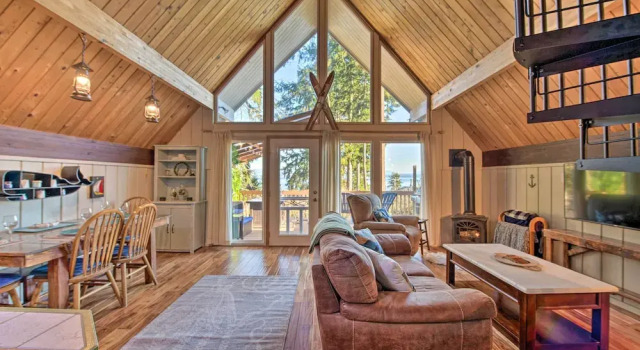 Unique Camano Cabin w/ Mountain + Water Views, Boek Vakantiehuis Camano 