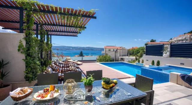 Вилла LUXURY VILLA PARADISE 120m from sandy beach, heated pool, billiard, max 12 pax