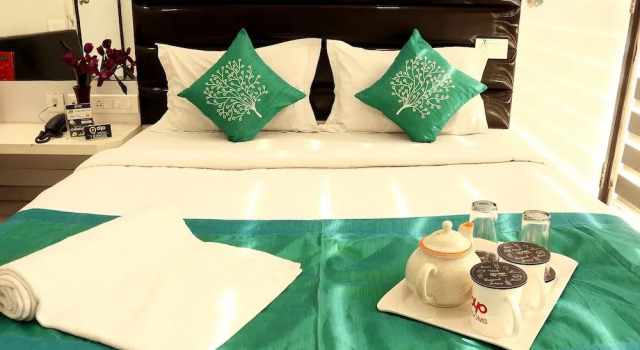 OYO 1483 Hotel Hiland Inn, Boek Hotel Hotels in Jādabpur met zwembad, Zwembad