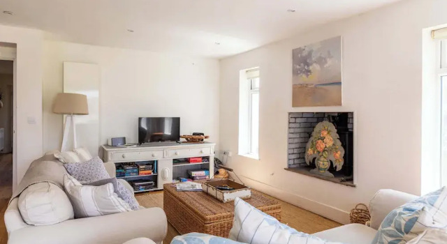 Light-filled Family-friendly Beach House