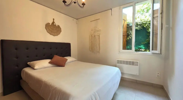 Coastal Comfort - Large Home Near Sea