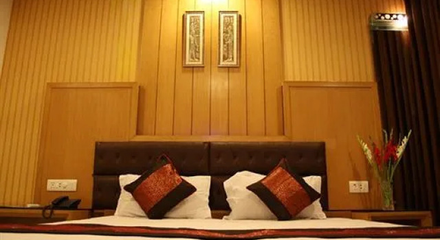 Hotel Potala, Забронировать Отель Отели Нью-Дели с парковкой, рядом с Конференц-зал Сири-форт, Парковка