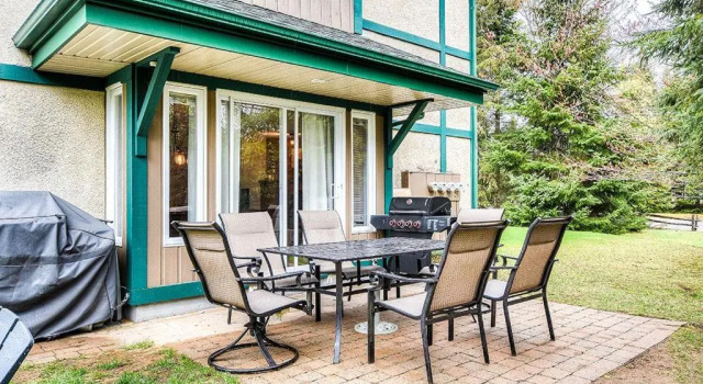 Townhouse on the Golf with Pool Access - Aiglon 1717 - 10 min to Tremblant Resort, Rezervovat Lázně / Resort Vesnice a turistické středisko Mont-Tremblant 