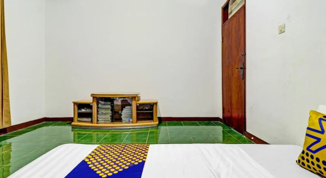 Cibeunying Homestay Cibodas Maribaya Homestays By Oyo Rooms, Book Hotel Lembang West Java