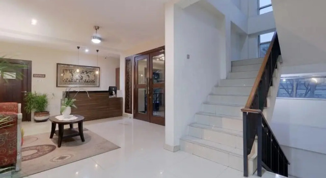 OYO 128 Mutiara Suites, Забронировать Отель Джаандак Джакарта, рядом с Хаджи Нави