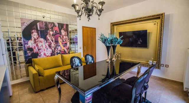 Номер Luxury Пентхаус с балконом LUXURY SUITES - parking , central suites