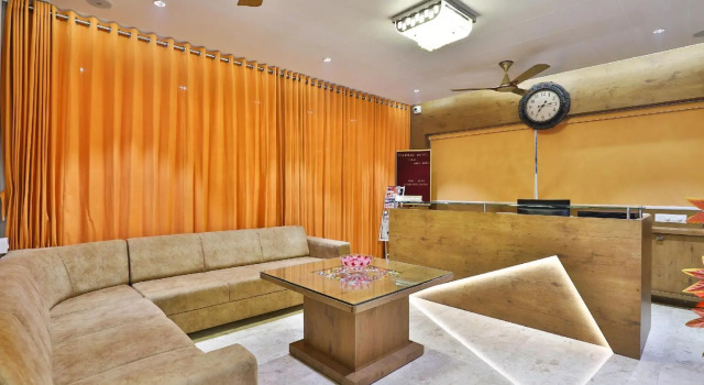 Oyo 37230 Yashraj Hotel, Rezervovat Hotel Hotely v Gujarat s parkováním, Parkování