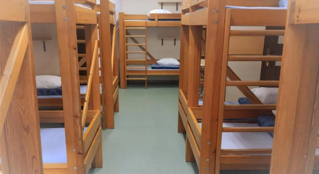 Кровать в общем номере Youth Hostel Podlasie