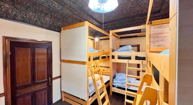 Кровать в общем номере Hostel Miyagawa by Murasaki