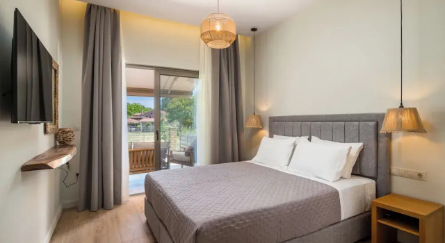 Апартаменты Deluxe с 2 комнатами с видом на сад Phos Elegant Residences by Konnect, 400m to the beach