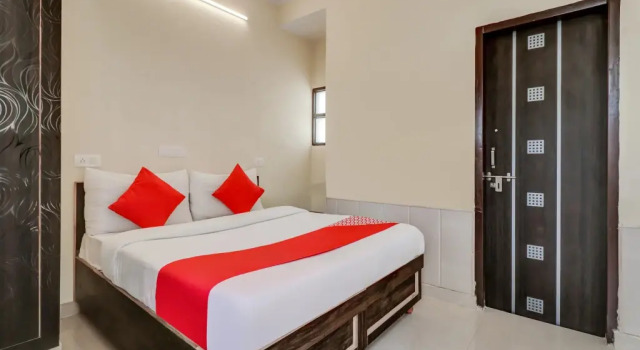 Hotel Sapphire by OYO Rooms, Забронировать Отель Гургаон 