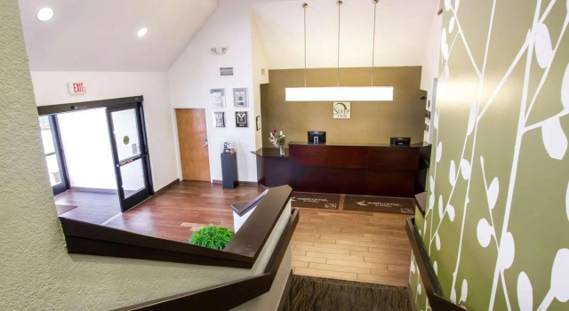 Кровать в общем номере Sleep Inn North Scottsdale near Mayo Clinic