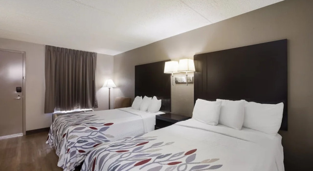 Четырёхместный номер Superior Red Roof Inn Atlanta Airport NE Conley