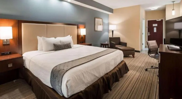 Люкс Standard Best Western Plus Boardman Inn & Suites