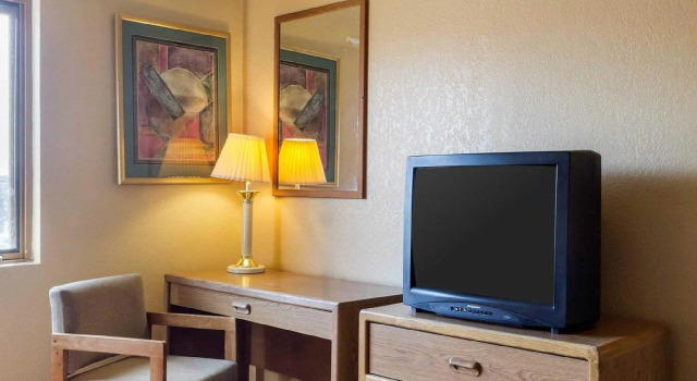Двухместный номер Standard Econo Lodge Watertown