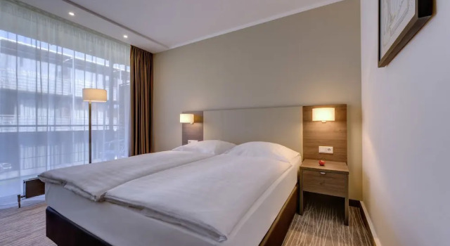Одноместный номер Comfort с балконом GenoHotel Baunatal