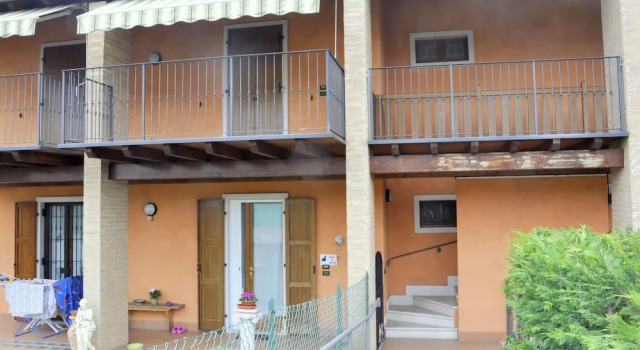 In a Quiet Area and not far From the Lake, Balconies Overlooking the Vineyards, Забронировать Дом для отпуска Виллы Лацизе, Вилла