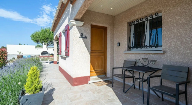 Luxury Villa with Private Swimming Pool in Escales, Réserver Villa Cottages à Escales, Cottage