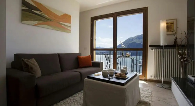Vista d'Oro Ulivo Apt. 8, Book Apartment Hotels in Como with a Pool, Swimming Pool