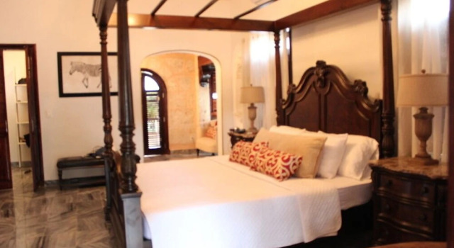 Luxury Castle in Miramar - PLF24