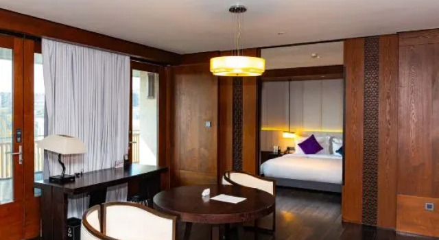 Люкс Deluxe Bay Breeze Hotel
