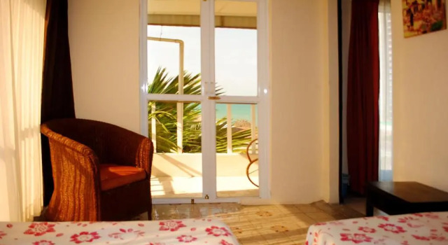 Habitación familiar Estándar con balcón Hostal Antares
